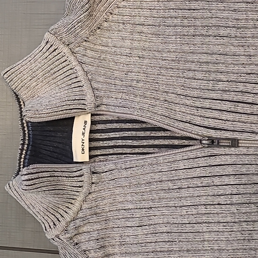 DKNY Sweater XL - Picture 2 of 3
